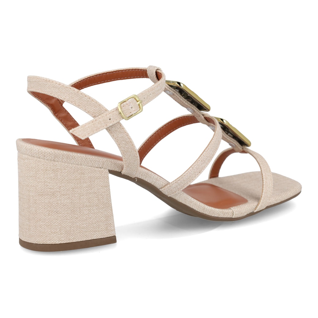 Sandália feminina OSC off white com salto bloco e detalhes metálicos dourados decorativos