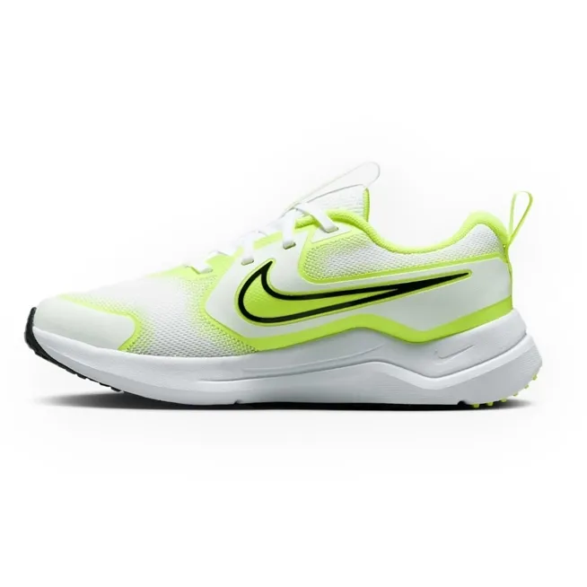 Tênis Nike Cosmic Runner infantil branco em vista lateral mostrando o design moderno e a sola antiderrapante.
