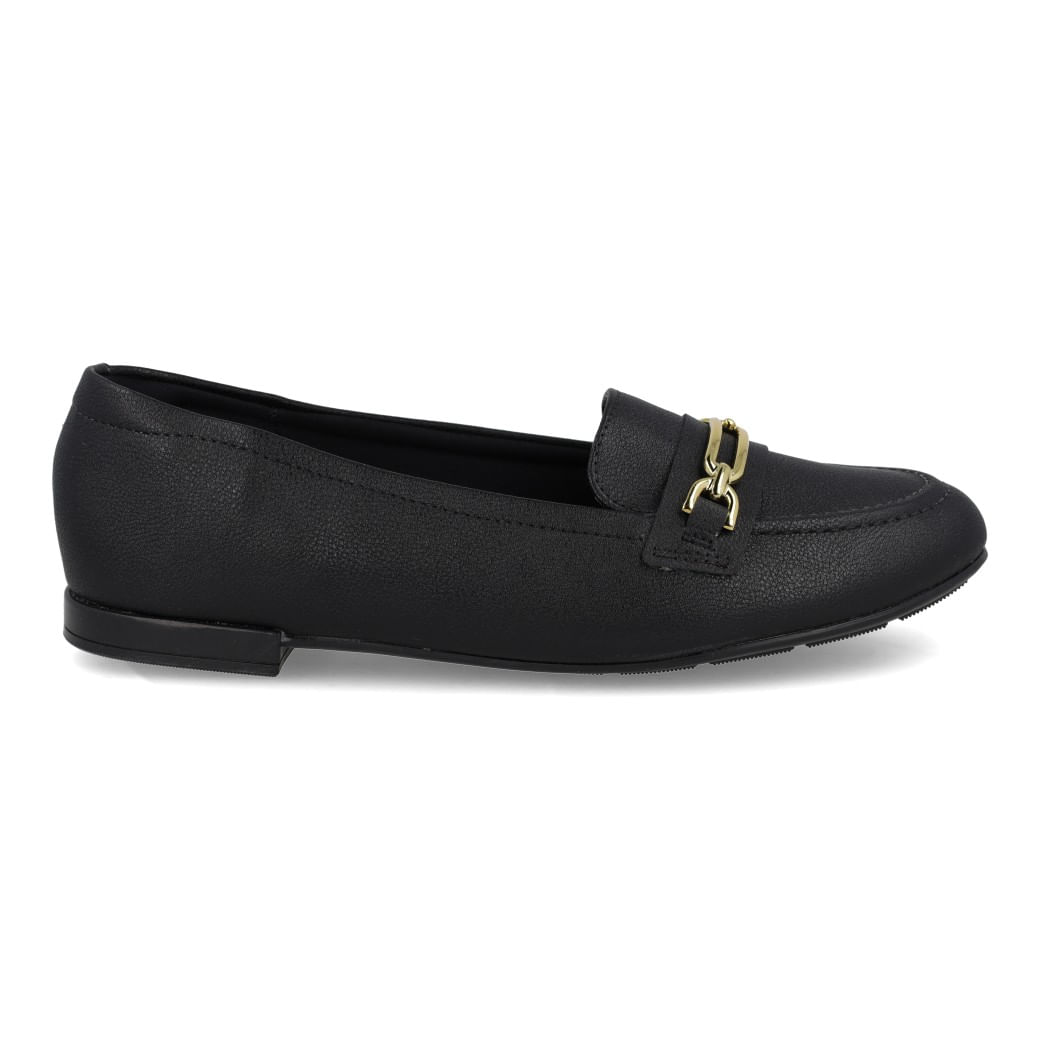 Mocassim Modare vista lateral mostrando textura granulada e detalhe dourado