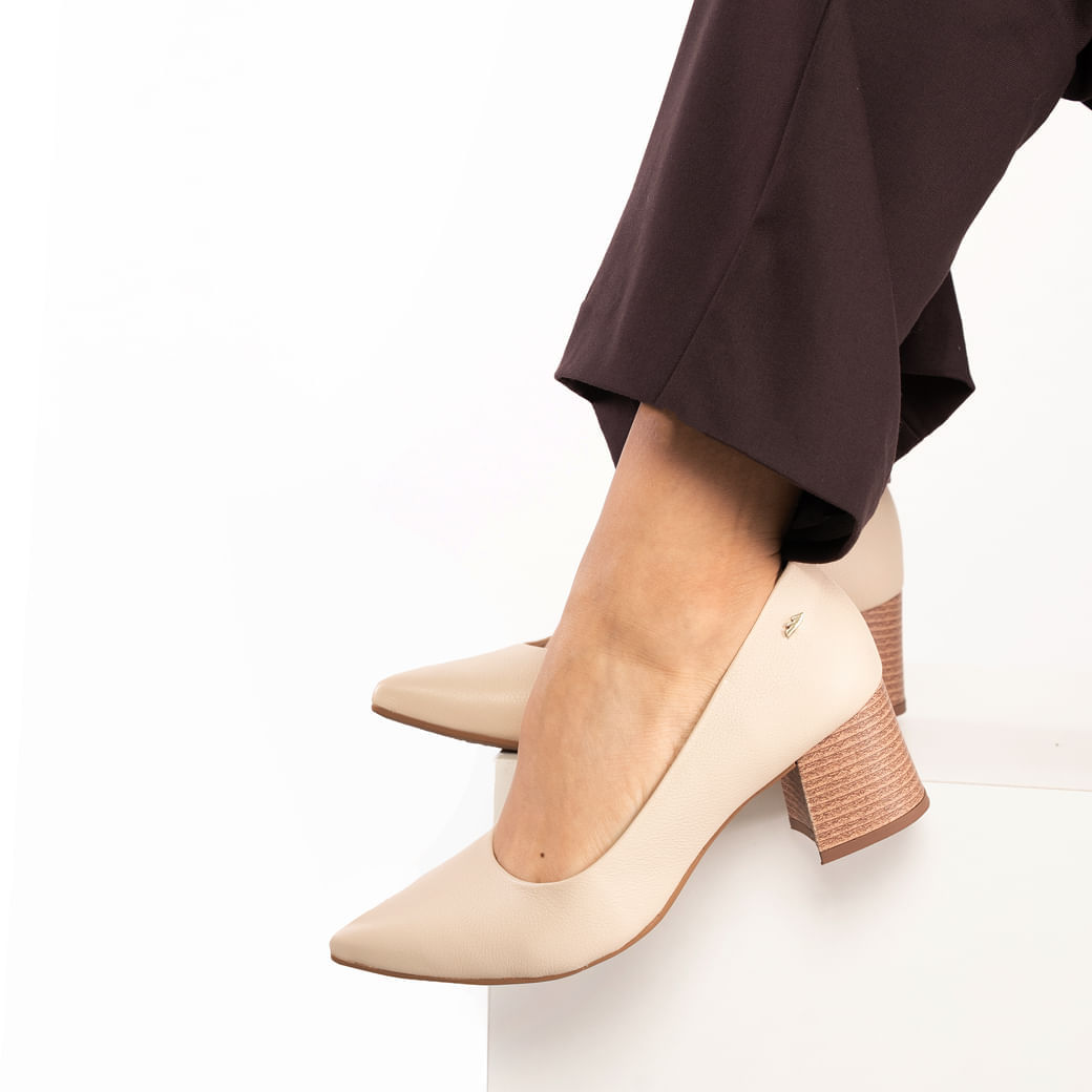 Dakota-Scarpin-G5181-0027-Valais-Tule-C-Capa-Salto-Ruinas-Nu-Sint11