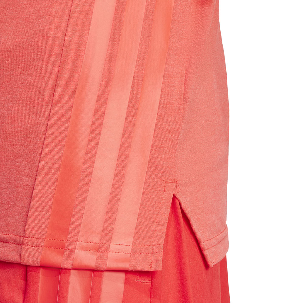 JI8128_6_APPAREL_On-Model_Detail-View-2_white