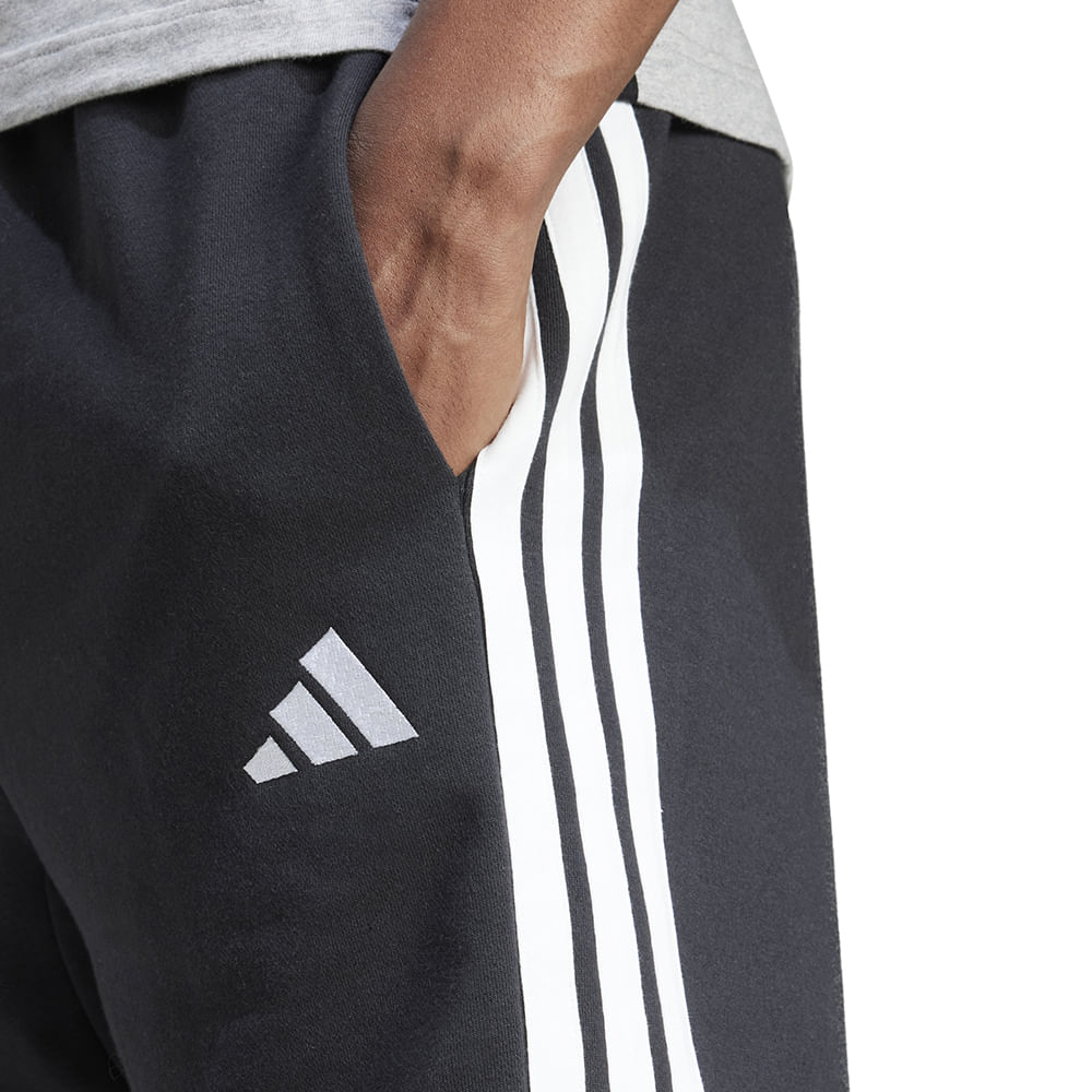 JE6414_7_APPAREL_On-Model_Detail-View-2_white