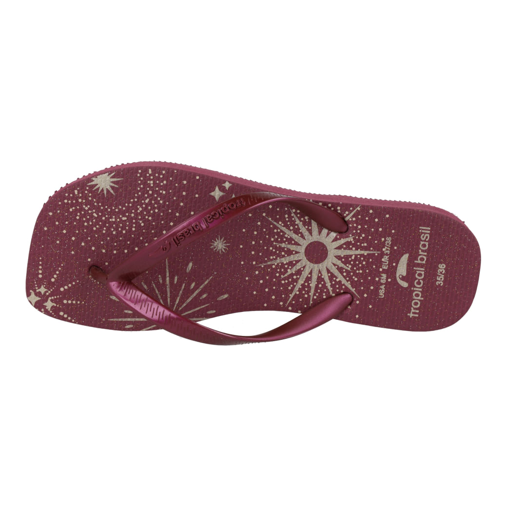 Chinelo Tropical Brasil bordô em rotação mostrando sola lateral e tira metalizada