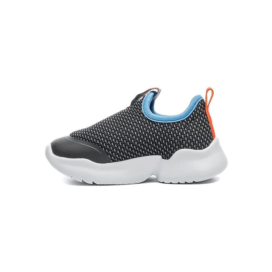 Tênis infantil perfil lateral com cabedal texturizado Cinza e cano acolchoado azul claro
