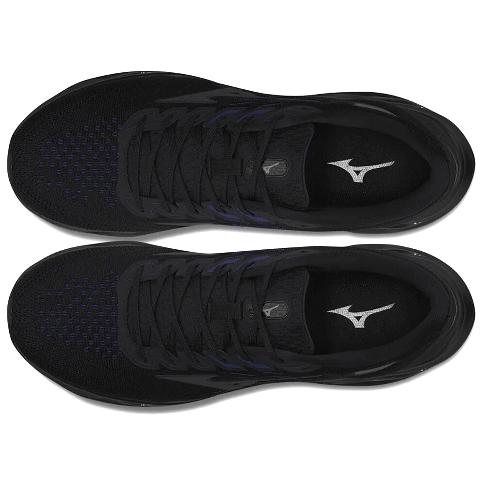 Visão superior do Tênis Mizuno Wave Legende 4 masculino preto mostrando cabedal em mesh e cadarços