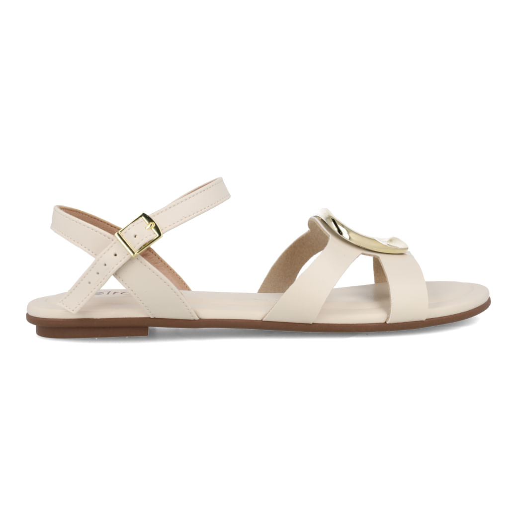 Sandália rasteira Beira Rio feminina na cor off-white com aplique metálico dourado, vista lateral direita sobre fundo branco