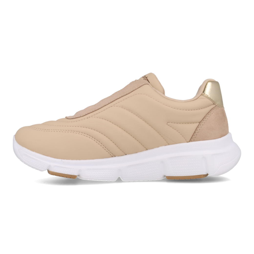Tênis feminino Comfortflex modelo 90401-1 vista lateral esquerda mostrando aplicação em camurça e detalhe dourado no calcanhar