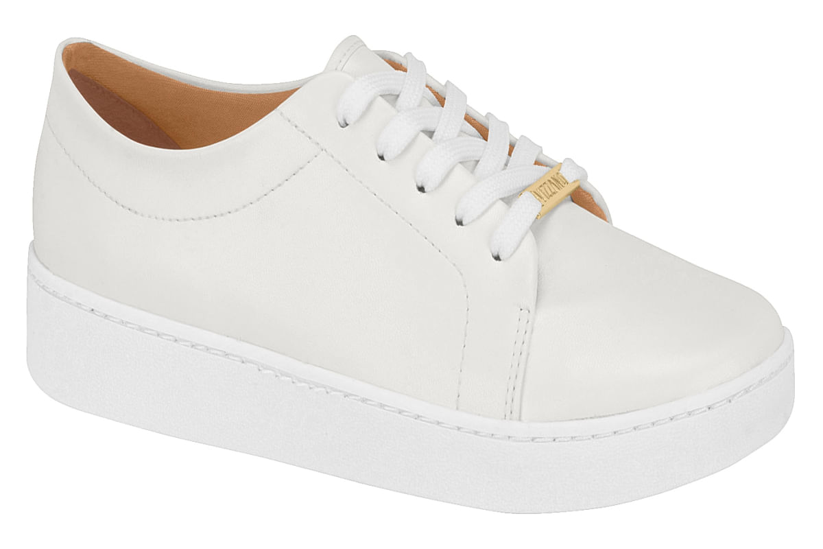 Tênis Vizzano Fae Feminino Branco em ângulo frontal, mostrando detalhes do cadarço e solado branco
