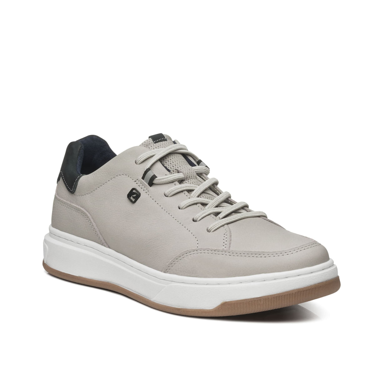 Tênis casual masculino cinza vista lateral mostrando detalhes do couro e sola