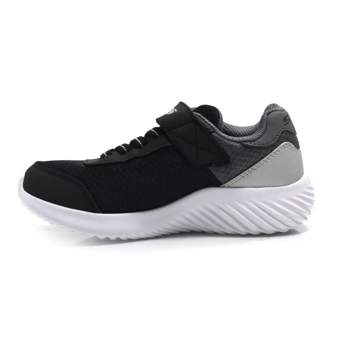 Tênis Skechers Bounder Juvenil vista lateral esquerda mostrando fechamento com velcro e cadarço elástico