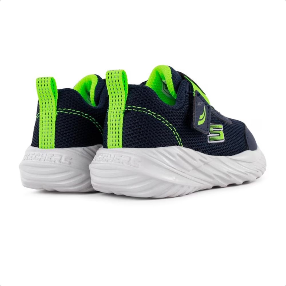 Tênis infantil masculino Skechers Nitro Sprint vista traseira mostrando solado antiderrapante