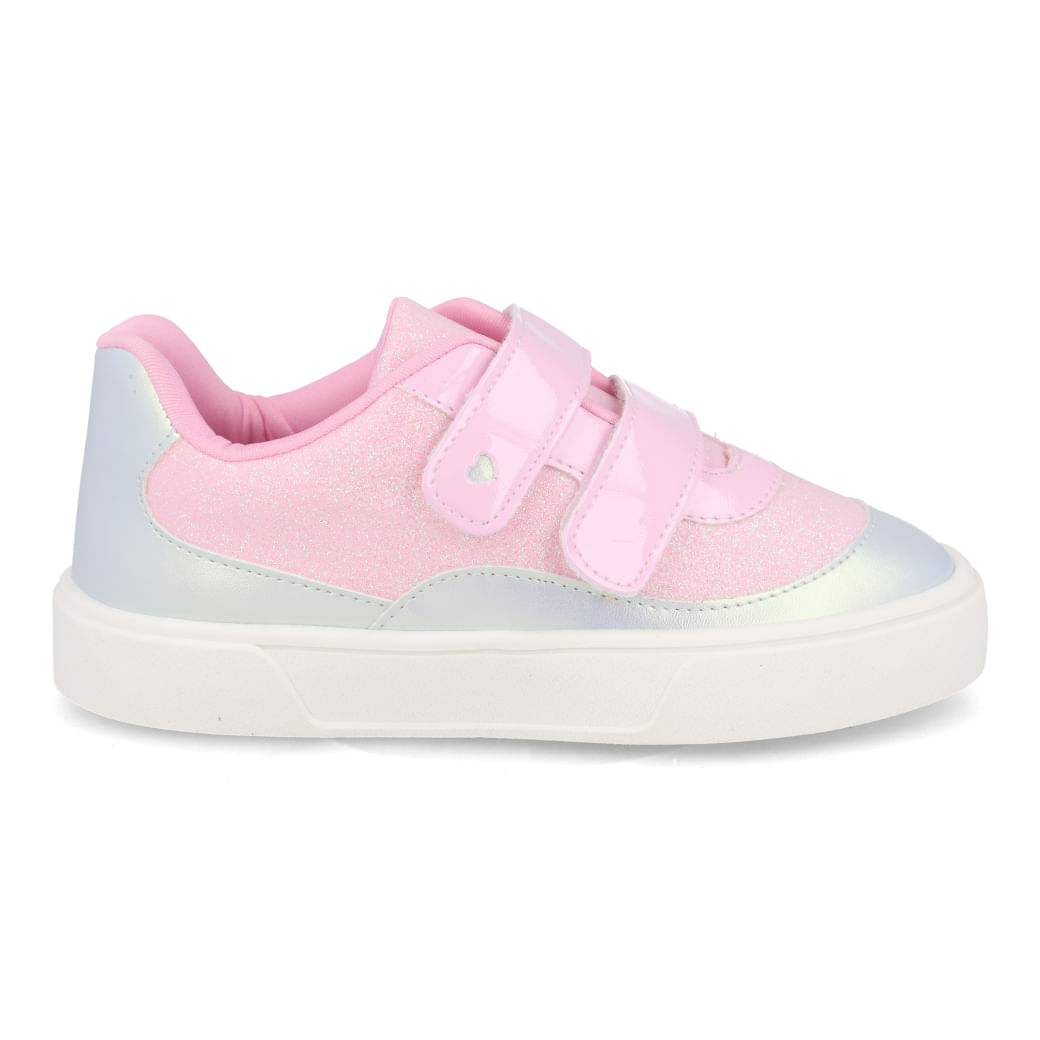 Tênis infantil feminino Funfeet rosa com verniz prata, fechamento em velcro, detalhe coração na tira superior, solado branco emborrachado.