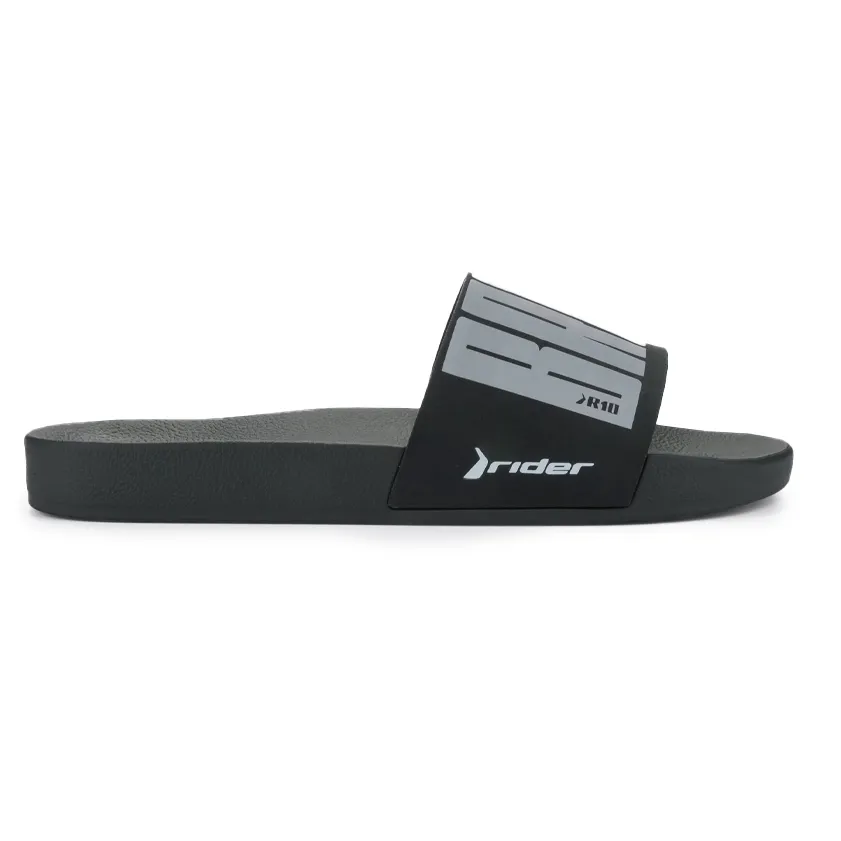 Chinelo slide masculino Rider preto visto de perfil com detalhes da faixa larga