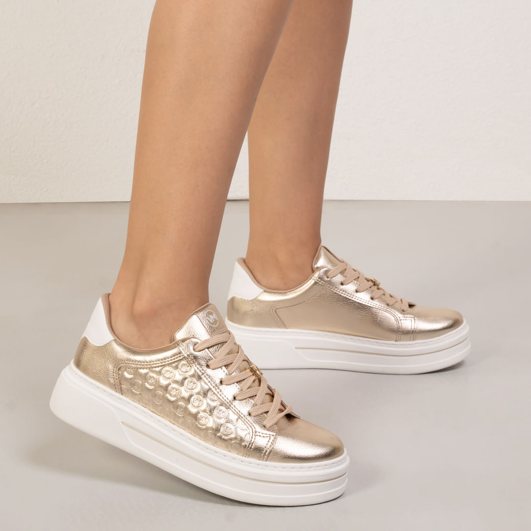 Tênis Feminino Metalizado Logo Cadarço Via Marte Dourado Paquetá