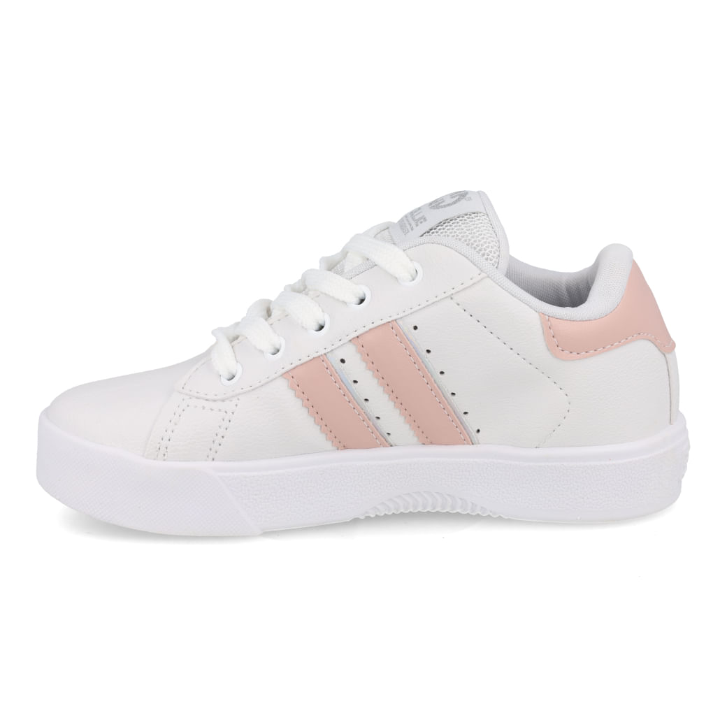 Tênis infantil branco Ollie Space 2 destacando detalhes do design e conforto