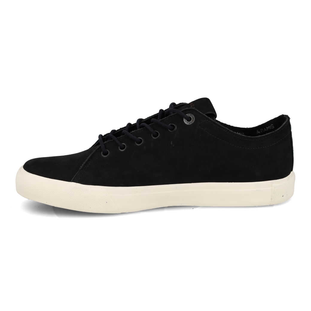 Tênis casual masculino Aramis modelo ARM228 preto em couro, vista lateral direita com fechamento em cadarço e solado branco.