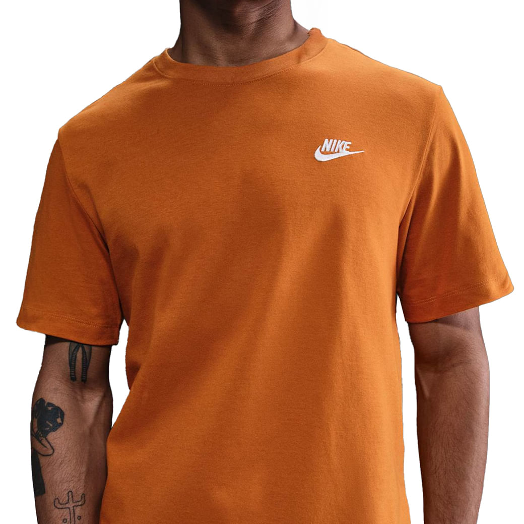 Camiseta Nike Sportswear Club Masculina Laranja | Paquetá Esportes