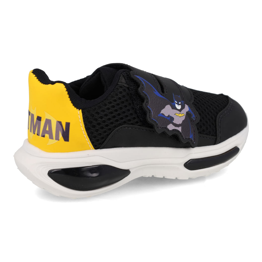 Tênis infantil Warner Batman preto com fechamento em velcro e solado antiderrapante para segurança
