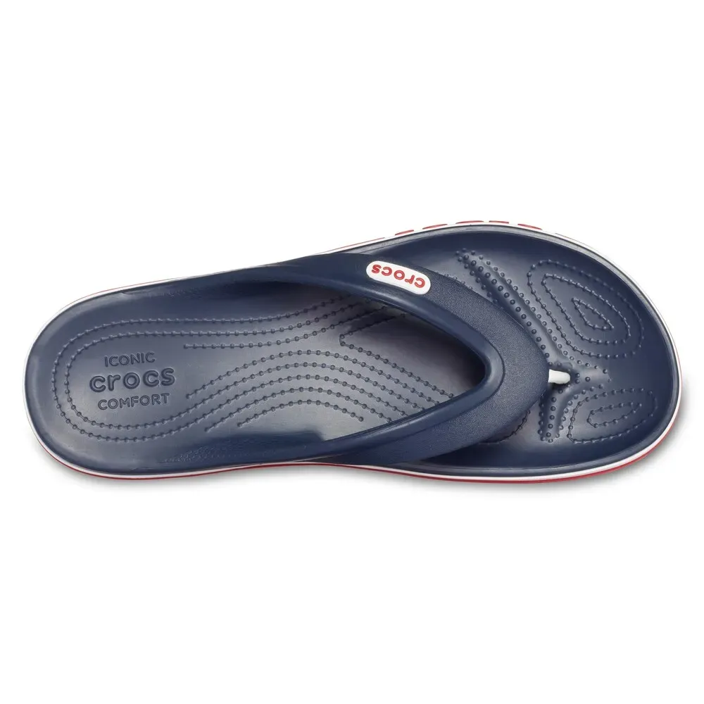 Vista superior do chinelo Crocs masculino mostrando palmilha anatômica e logo em relevo.