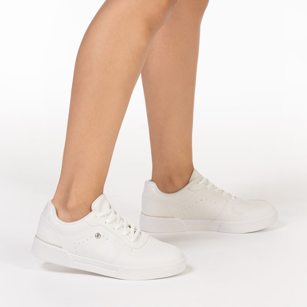 Tênis Kolosh branco off vista lateral com detalhes em brilho prateado