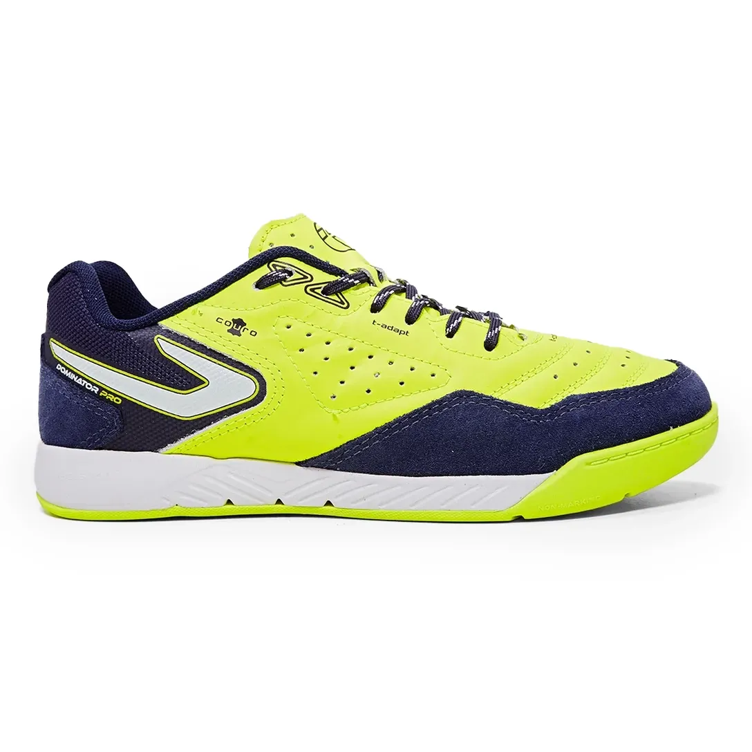 Chuteira de futsal masculina Topper Dominator Pro V em amarelo fluor com detalhes em marinho, vista lateral esquerda