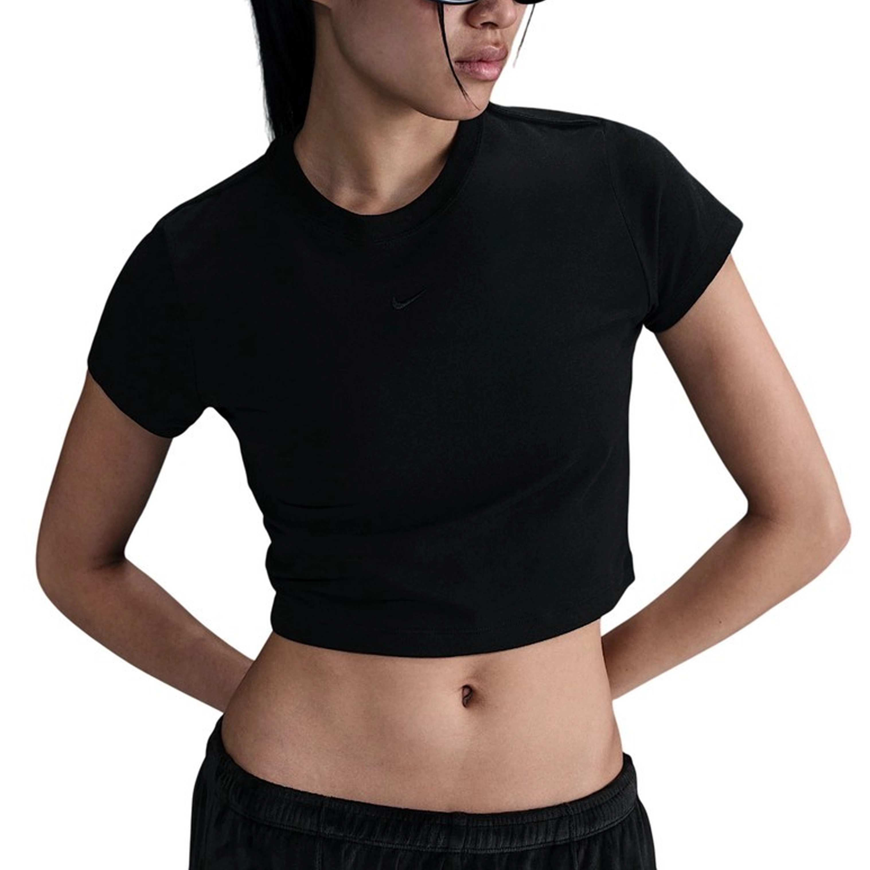 Blusa Feminina Nike Sportswear Chill Knit preta vista frontal com ajuste slim