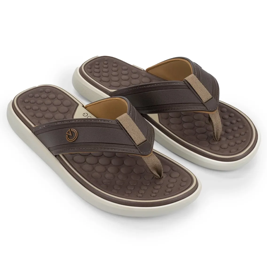 Vista lateral superior do chinelo masculino Cartago com tiras largas bege e marrom, solado branco