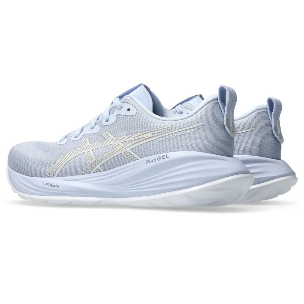 Tênis de corrida feminino Asics Gel-Cumulus 27 azul mostrado em ângulo frontal para ajuste e conforto
