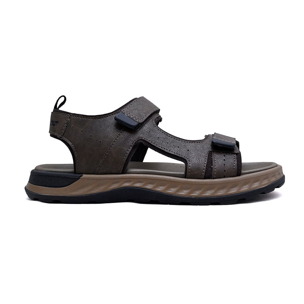 Sandália masculina casual Itapuã em couro marrom com tiras cruzadas e fechamento em velcro