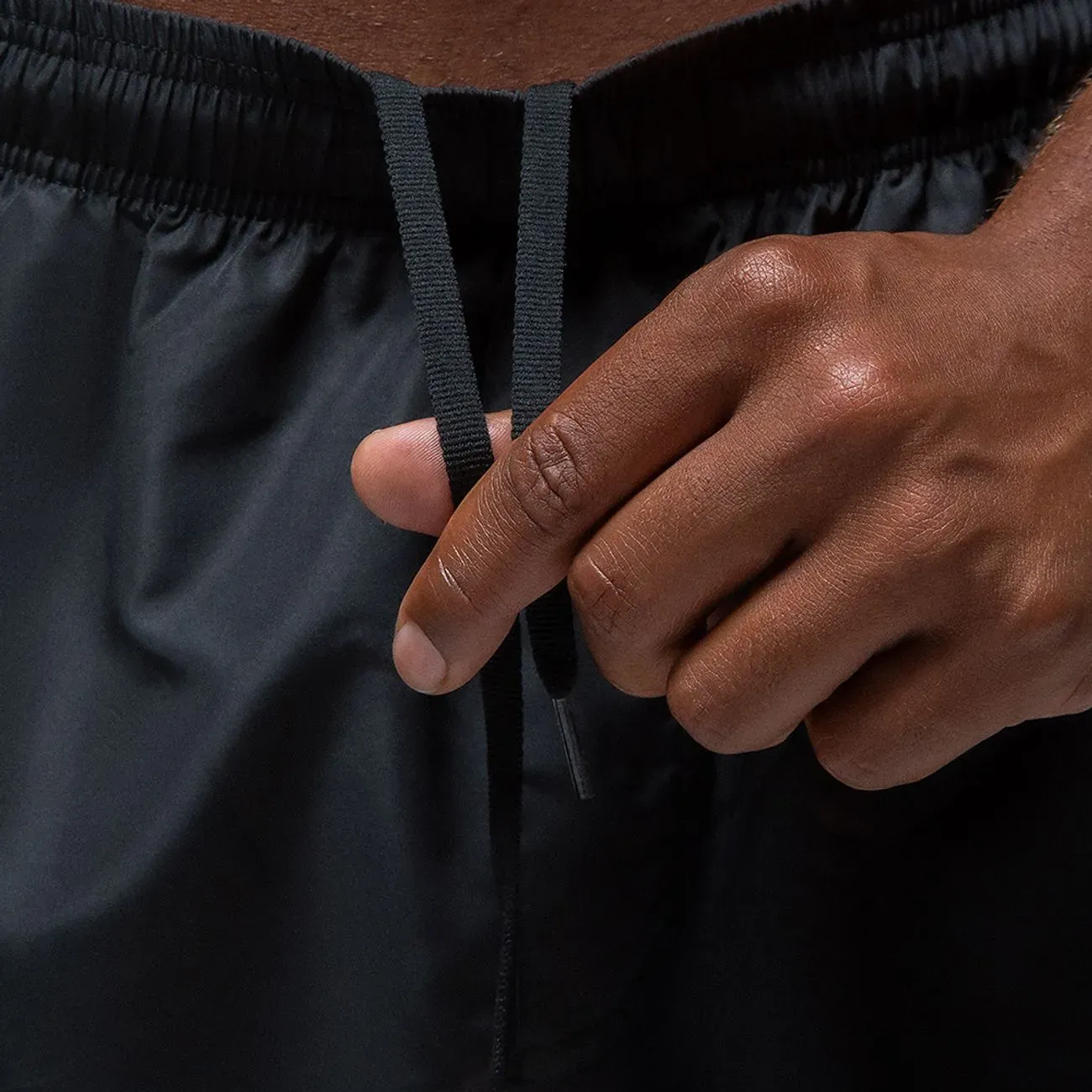 Bermuda Essential 7 Masculina Olympikus preta vista frontal com caimento ajustado