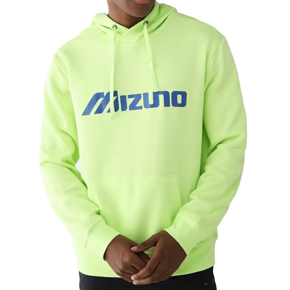 Moletom masculino Mizuno verde solar visto de frente com logo azul no peito