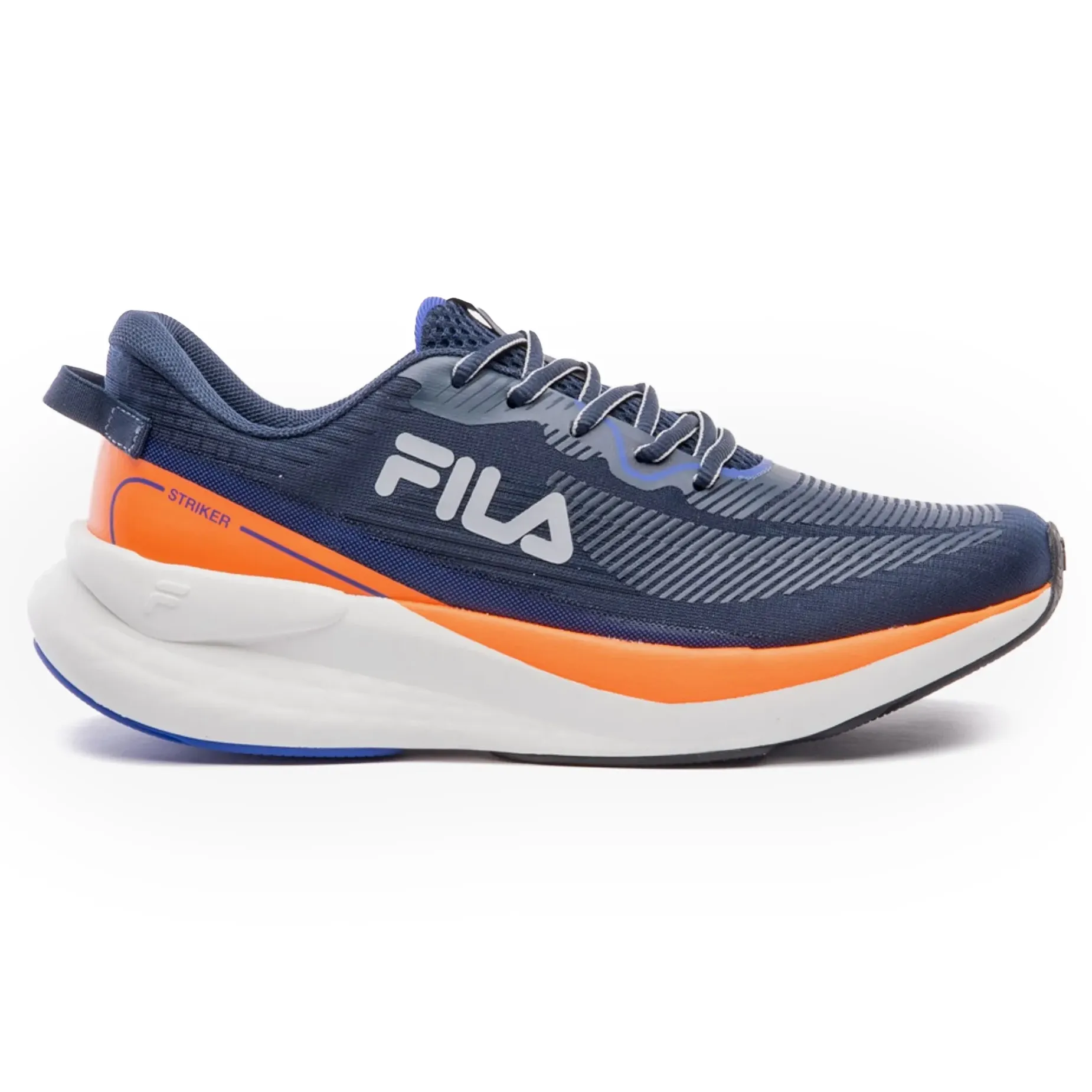 Tênis esportivo masculino FILA Striker na cor marinho, com detalhes em azul royal e laranja vibrante.