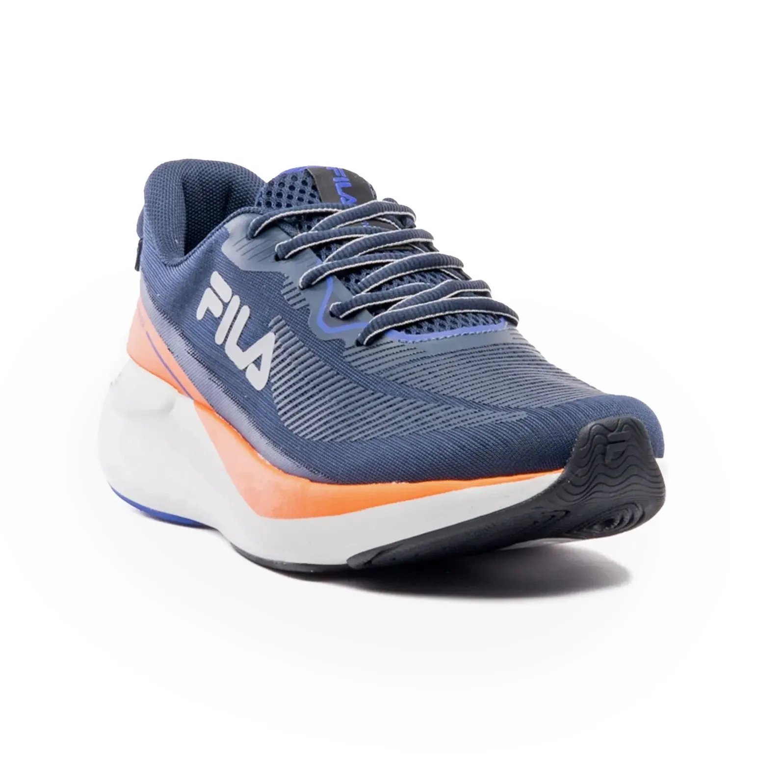 Tênis esportivo masculino FILA Striker vista frontal em marinho com detalhes em azul e laranja.
