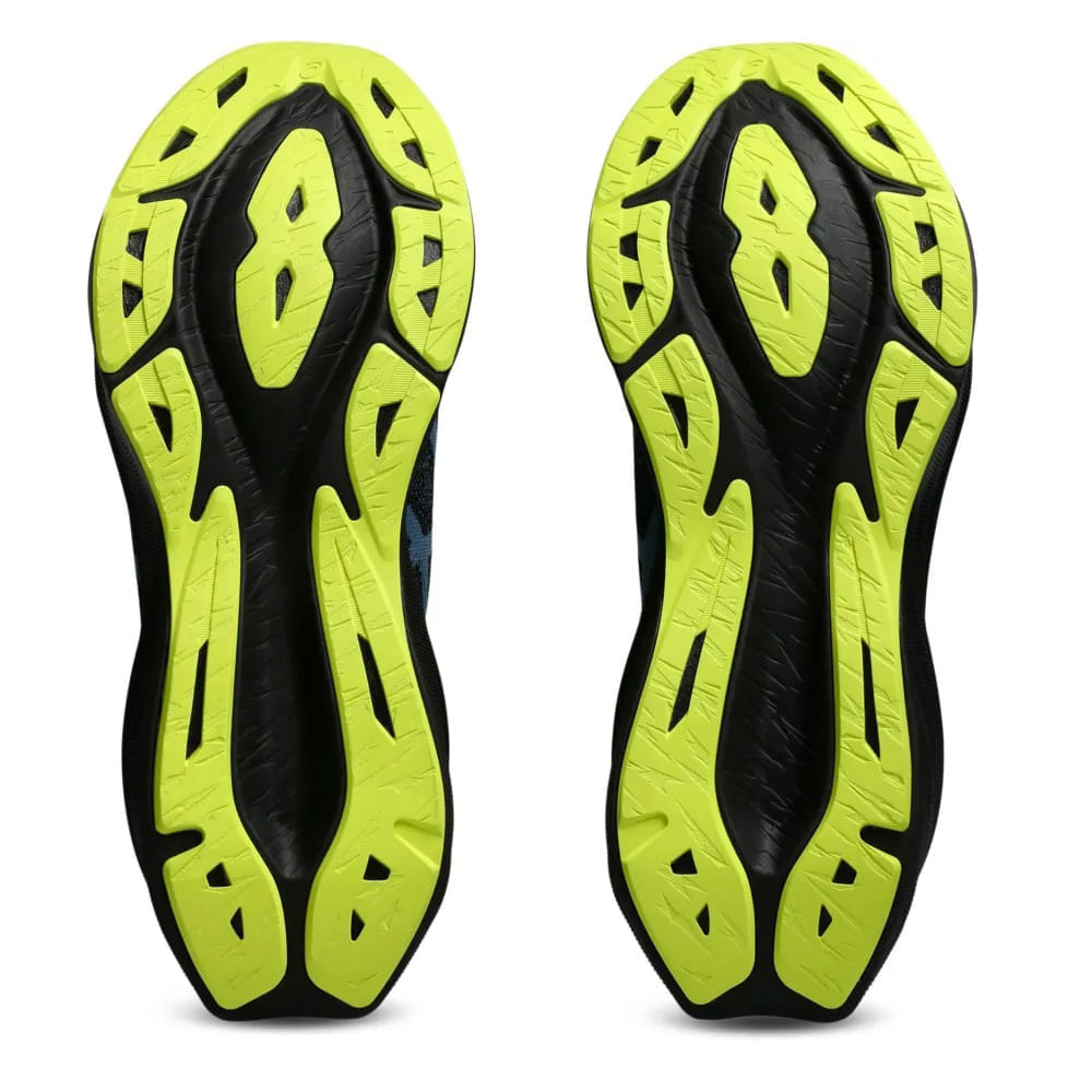 Detalhe do solado do tênis Asics Dynablast 5 masculino preto mostrando a tecnologia de aderência