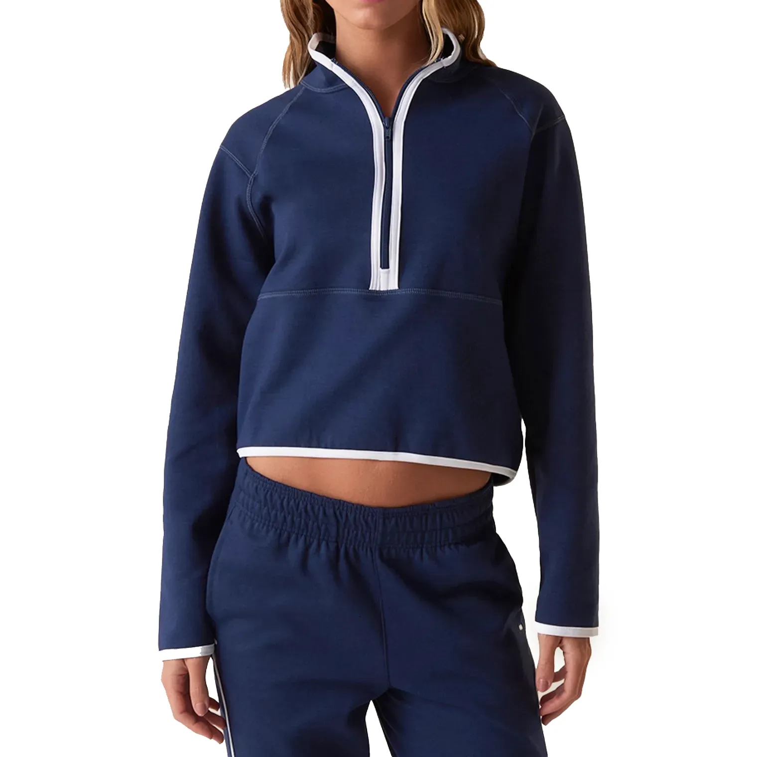 Casaco feminino Fila Training azul com zíper frontal e detalhes brancos, modelo esportivo com gola alta e mangas raglan longas