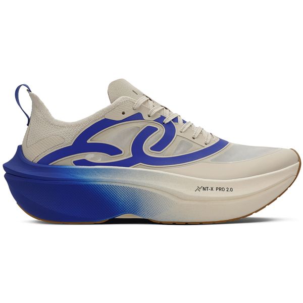 Tênis esportivo Olympikus Corre Supra 2 Bege Masculino em ângulo lateral com fundo branco