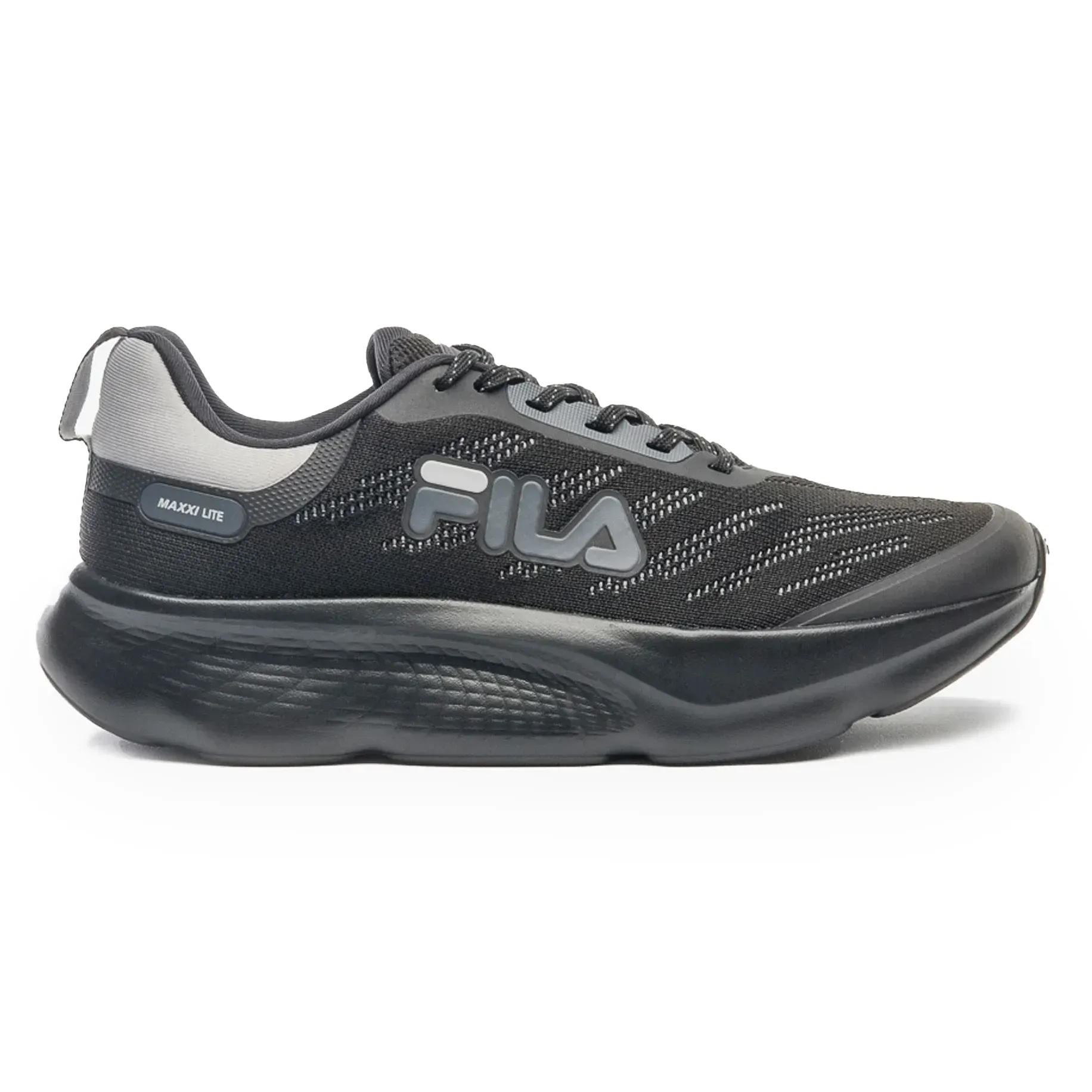 Tênis running masculino Fila Maxxi Lite vista lateral direita em preto com detalhes grafite e cinza, cabedal em mesh e solado espesso.