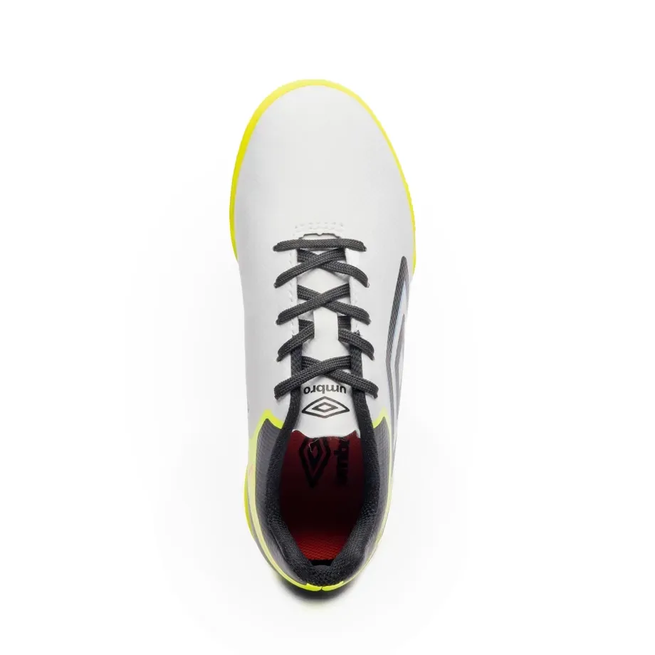 Vista superior da chuteira infantil Umbro Adamant Top com detalhes em preto e amarelo