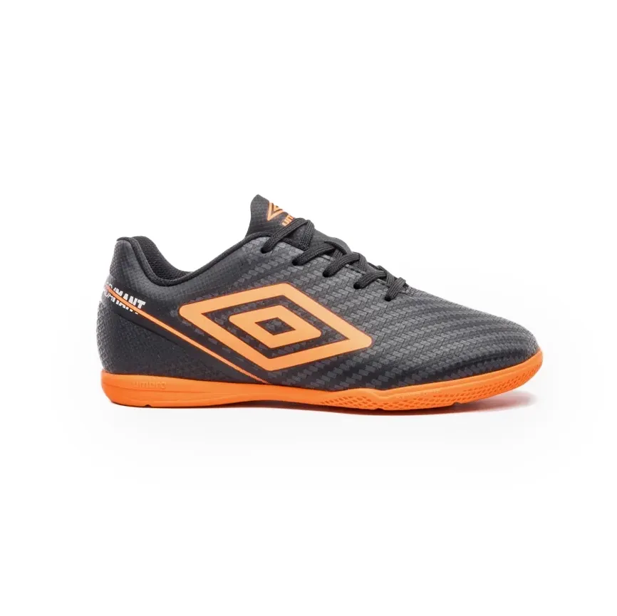 Chuteira infantil Umbro Adamant Top preto com detalhes esportivos para futsal