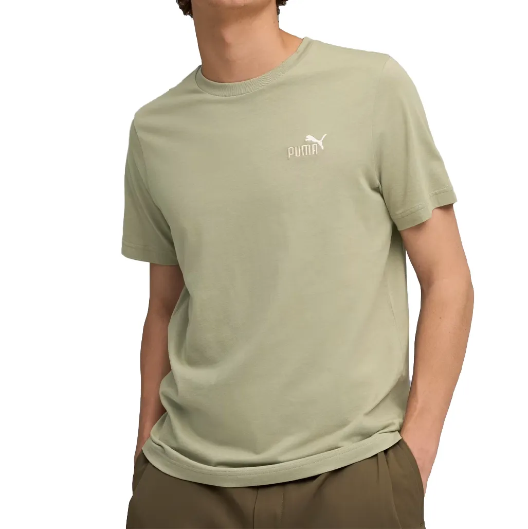 Camiseta masculina casual Puma verde oliva com logo pequeno branco no peito vista frontal